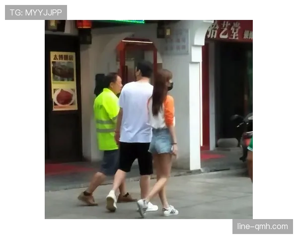 逛街碰到杨舒予，她拎的包价钱让我怀疑人生